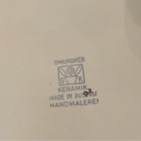 GMUNDNER KERAMIK AUSTRIA HANDMADE DINNER PLATES PAIR WHITE GREEN FLORAL DINING - Picture 6 of 8